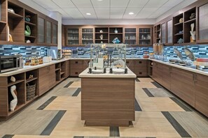 Café da manhã com buffet grátis todos os dias