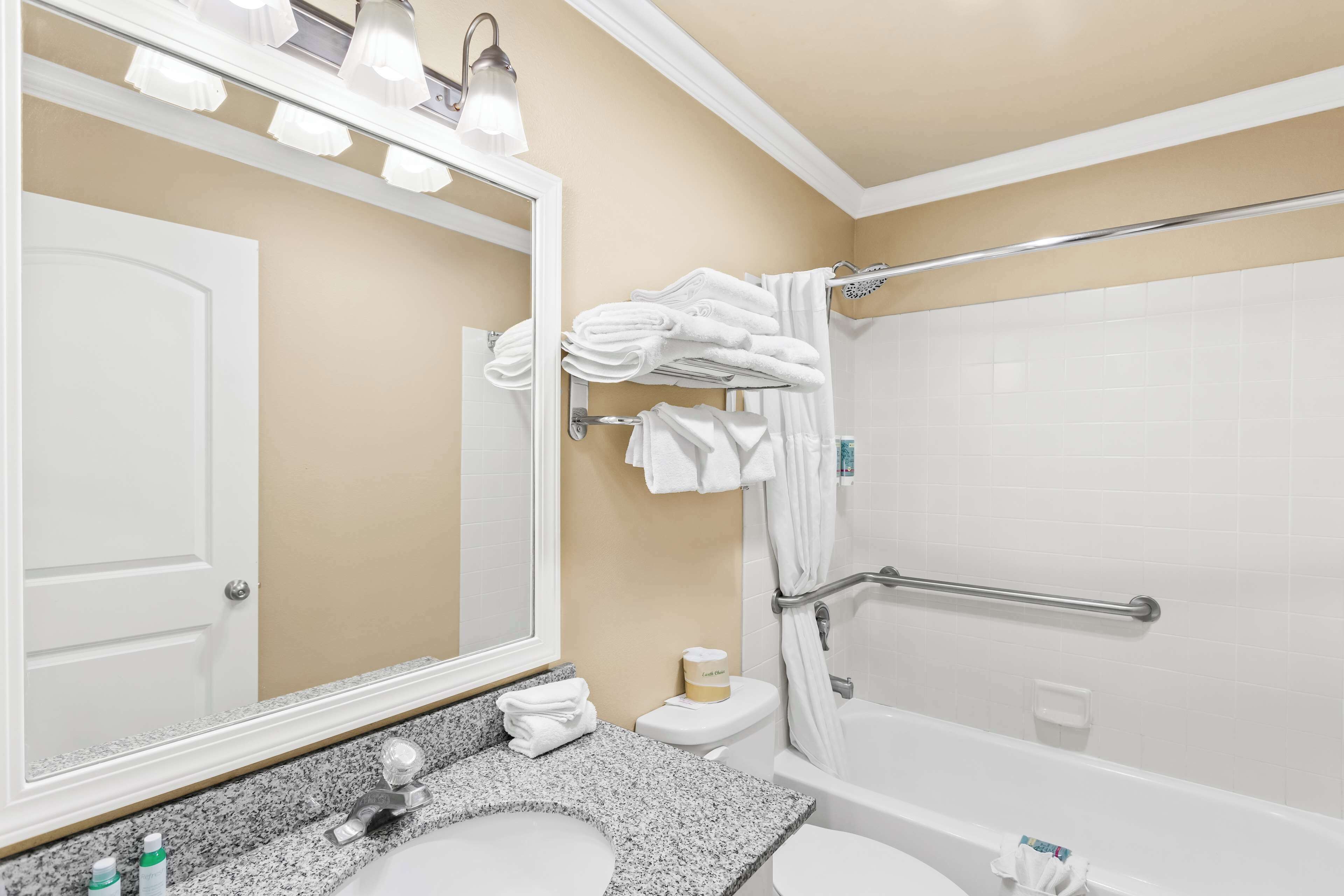 suite, multiple beds, non smoking, kitchenette (with sofabed) | bathroom | free toiletries, hair dryer, towels, soap