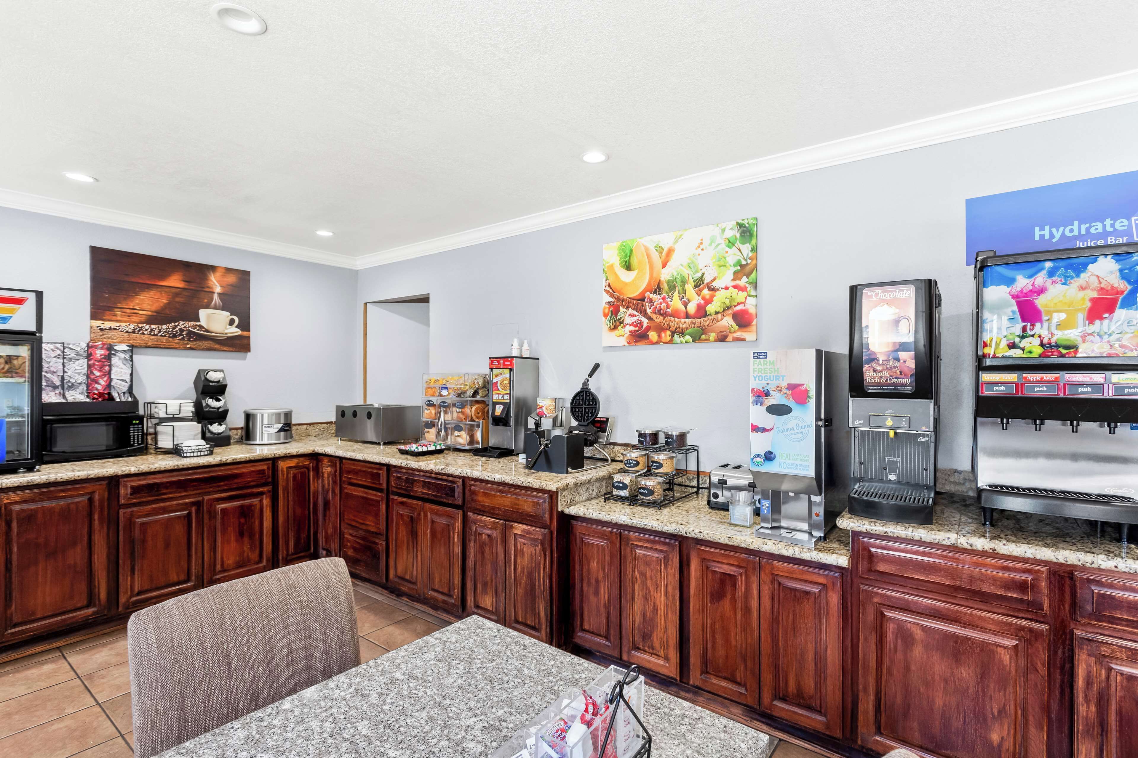 free daily full breakfast