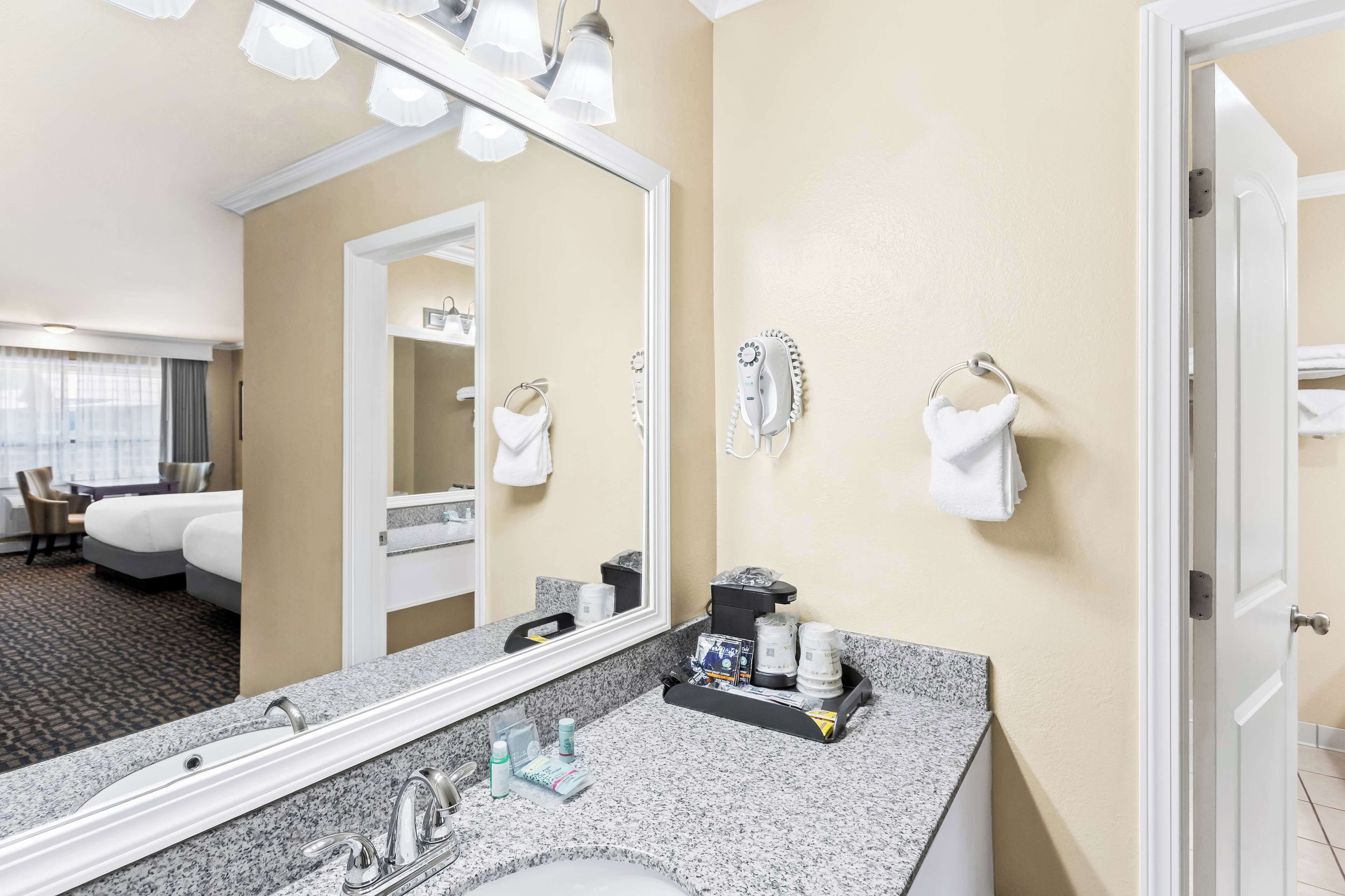 standard room, 1 king bed, non smoking, refrigerator & microwave (pet friendly) | bathroom | free toiletries, hair dryer, towels, soap