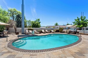 Piscina externa sazonal