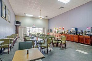 Free daily continental breakfast  - Quality Inn South (Wichita)