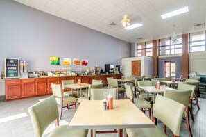 Free daily continental breakfast - Quality Inn South (Wichita)