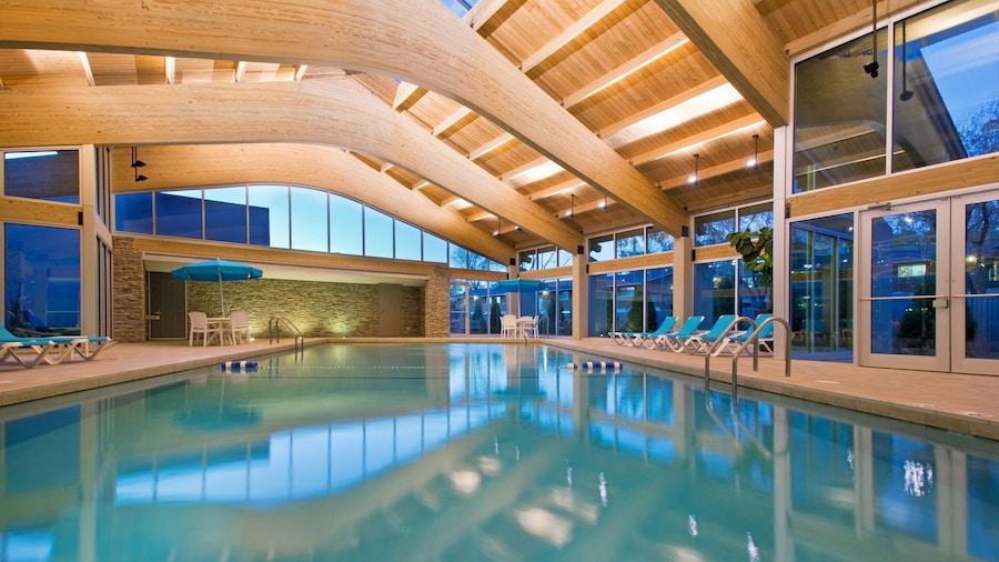 Crowne Plaza Lombard Downers Grove by IHG