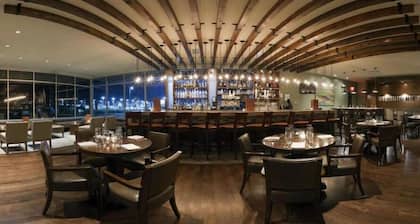Crowne Plaza Lombard Downers Grove by IHG