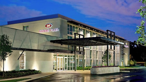 Crowne Plaza Lombard Downers Grove by IHG