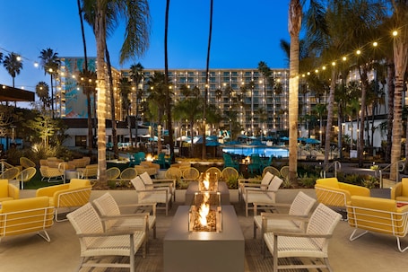 Room, 2 Queen Beds (Trendy, Firepit) | Lobby