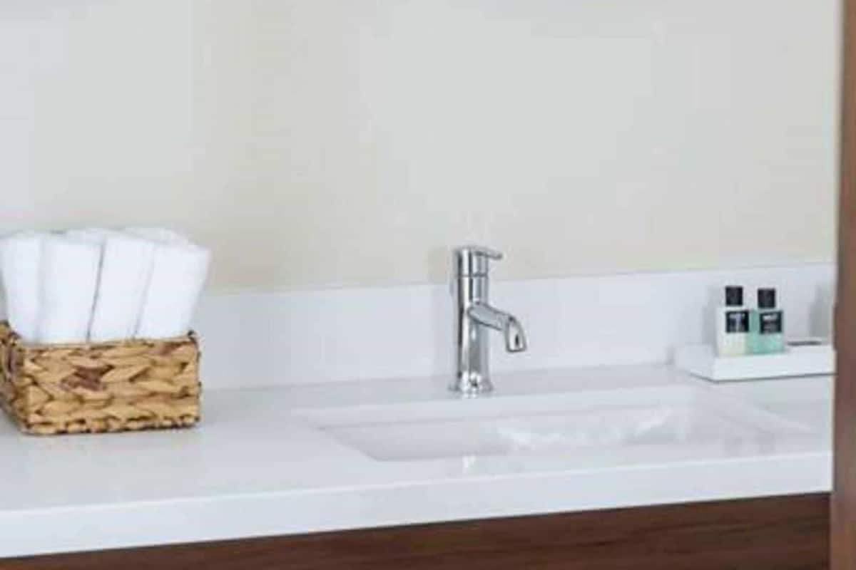 Bathroom | Combined shower/tub, designer toiletries, hair dryer, towels
