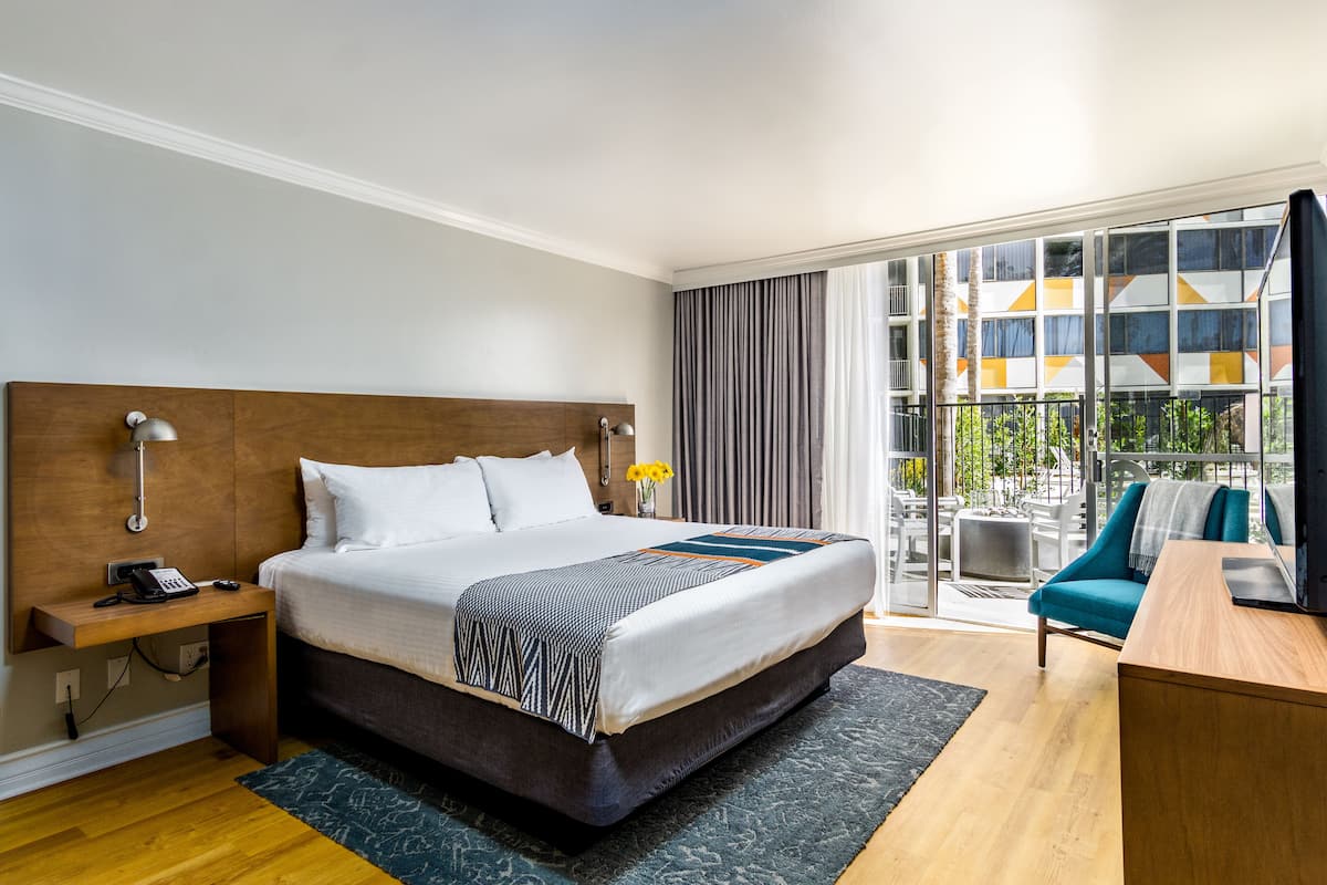 Room, 1 King Bed (Trendy)