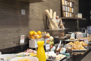 Petit déjeuner buffet (20 EUR par personne)
