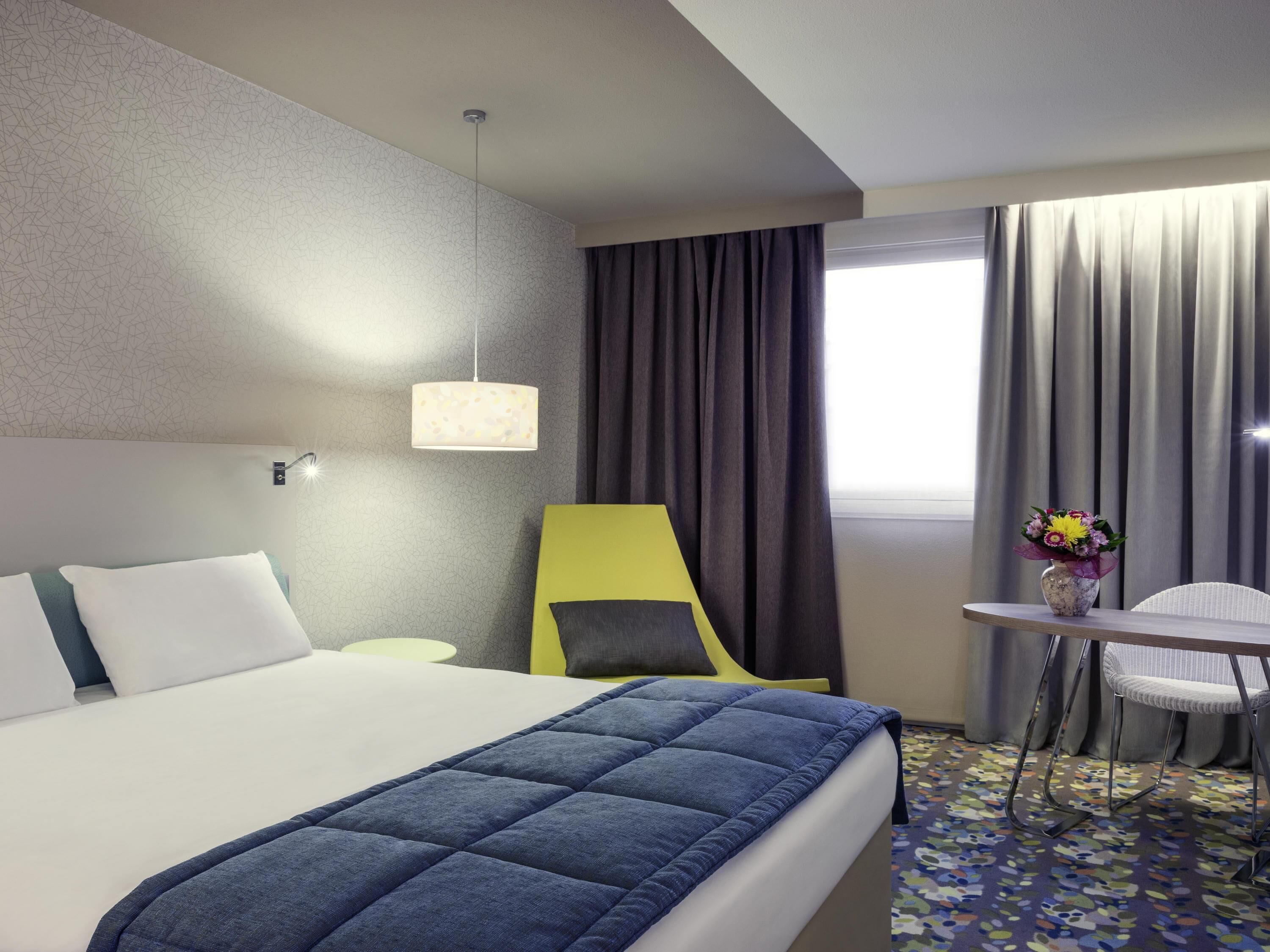 Habitación superior, 1 cama matrimonial | Caja de seguridad en la habitación, escritorio y cortinas blackout 