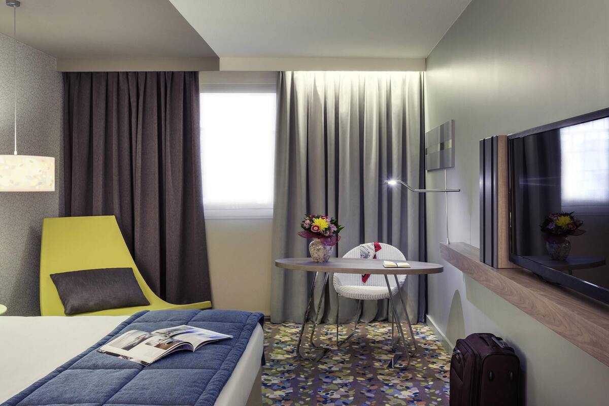 superior room, 1 double bed | in-room safe, desk, blackout curtains, soundproofing