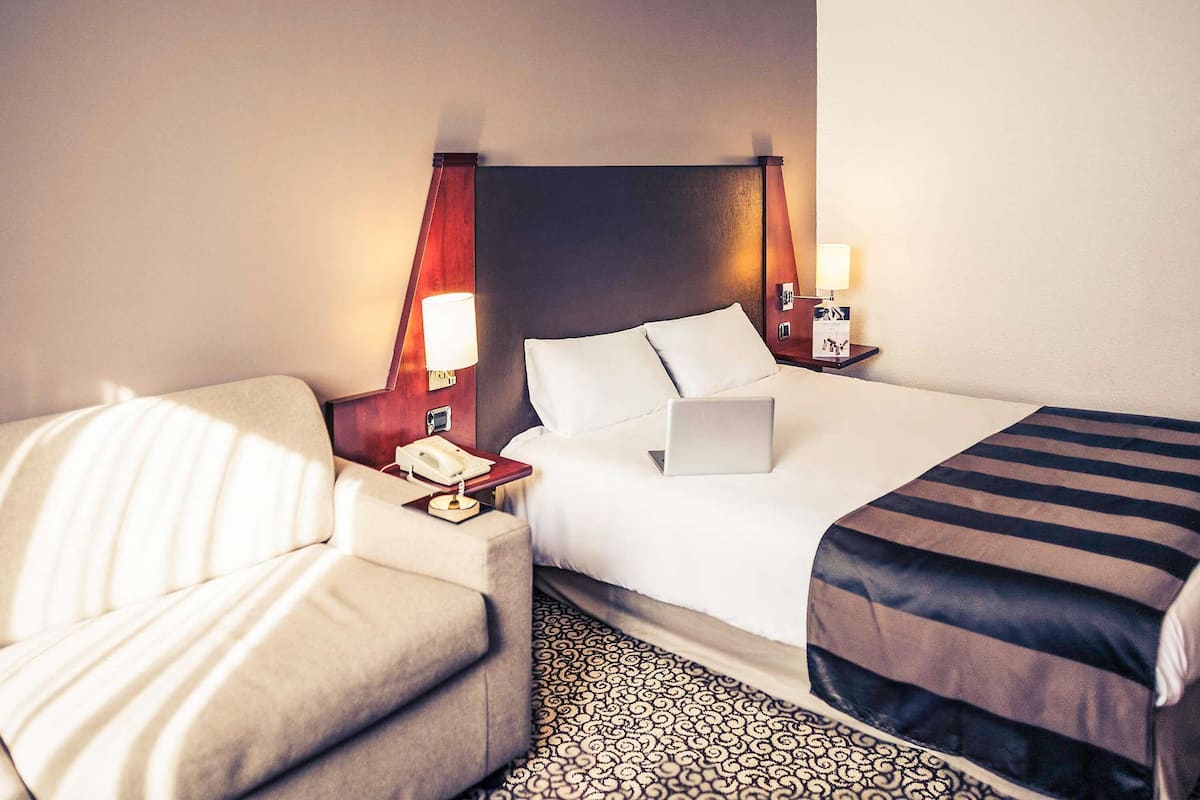 Familienzimmer, 1 Doppelbett und Schlafsofa