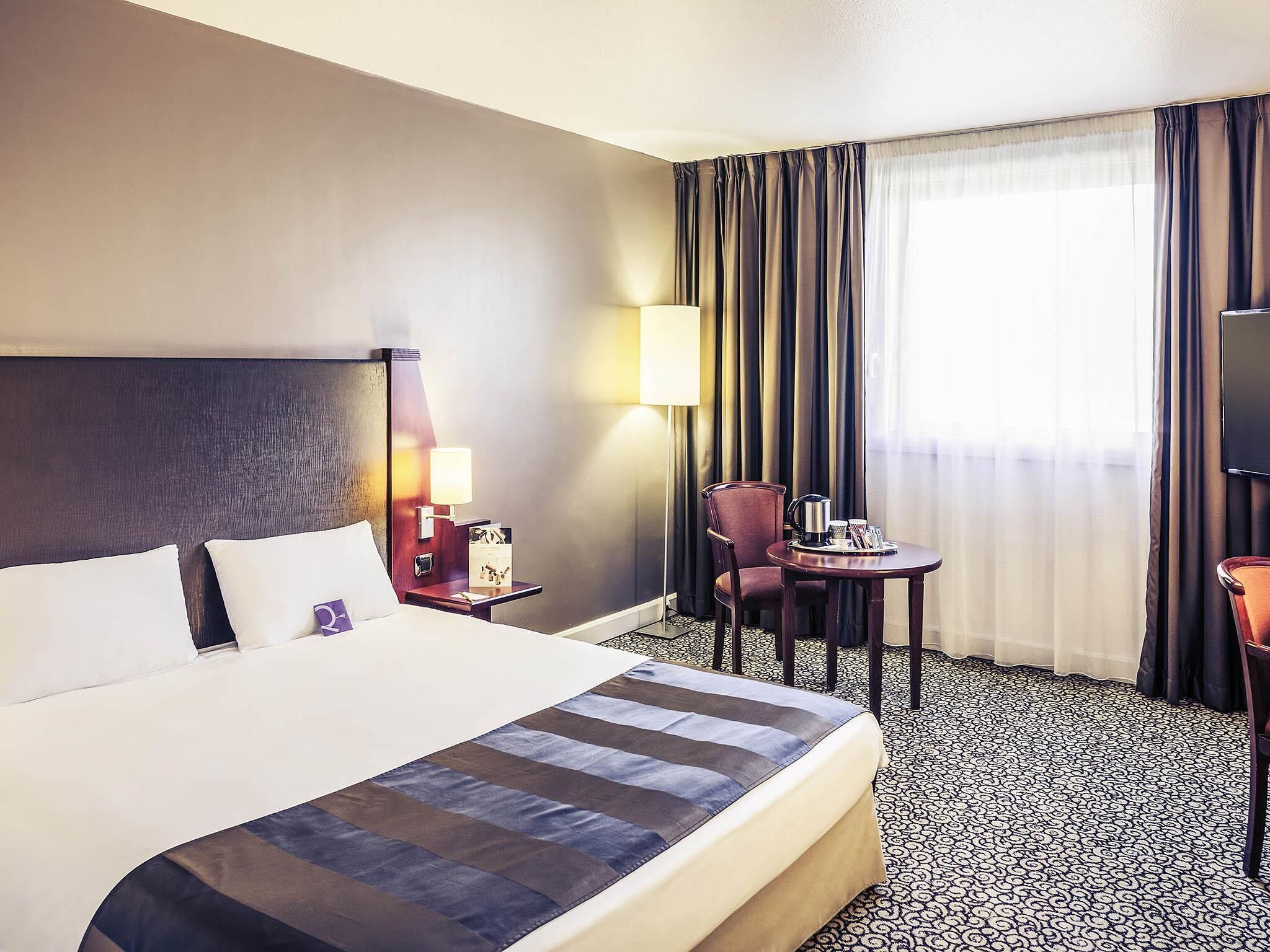 Classic Room, 1 Double Bed | In-room safe, desk, blackout drapes, soundproofing