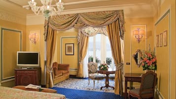 Junior-Suite | Hochwertige Bettwaren, Daunenbettdecken, Minibar, Zimmersafe