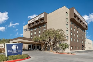 Exterior - DoubleTree by Hilton Lubbock University Area (Lubbock)
