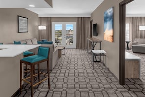 Flat-screen TV - DoubleTree by Hilton Lubbock University Area (Lubbock)