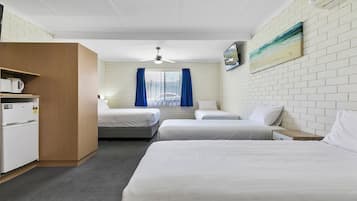 Standardzimmer, Mehrere Betten, Nichtraucher (Upgrade) | Schreibtisch, laptopgeeigneter Arbeitsplatz, Verdunkelungsvorhänge