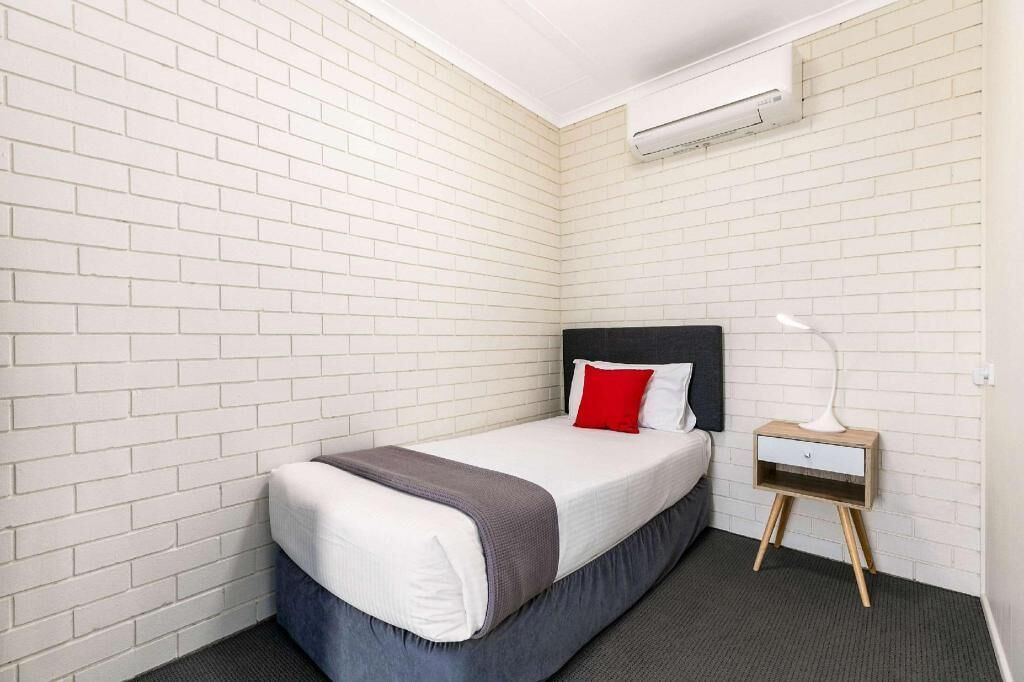 Skrivebord, skrivebord for bærbar PC og blendingsgardiner