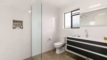 Suite Standard Single Room, Non Smoking | Bathroom