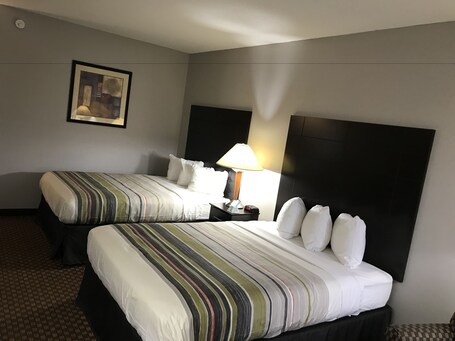 Country Inn Suites by Radisson Indianapolis East - Image 29