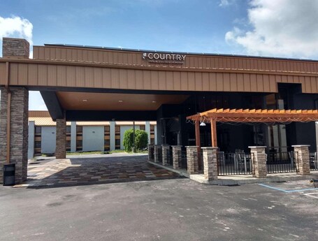 Country Inn Suites by Radisson Indianapolis East - Image 20