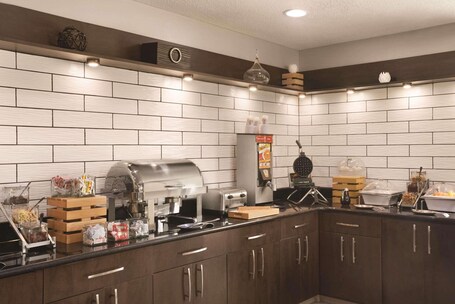 Country Inn Suites by Radisson Indianapolis East - Image 27