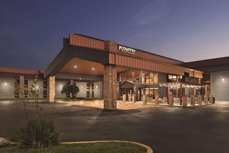 Country Inn Suites by Radisson Indianapolis East - Image 4