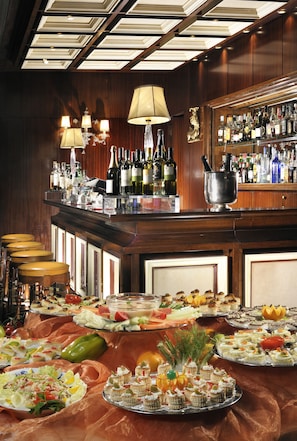 Bar (on property) - Hotel De La Ville (Florence)