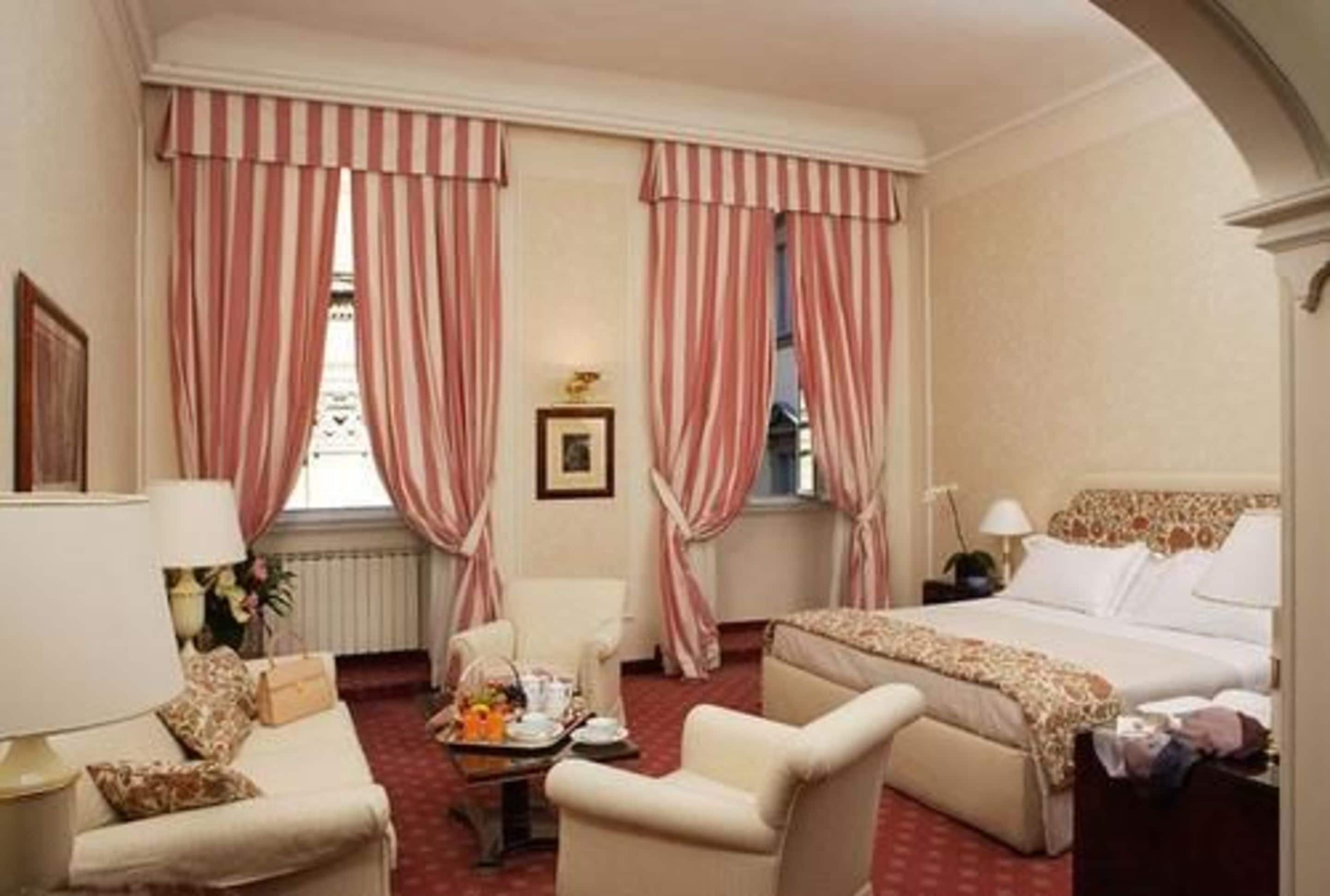 junior suite | 1 bedroom, premium bedding, minibar, in-room safe
