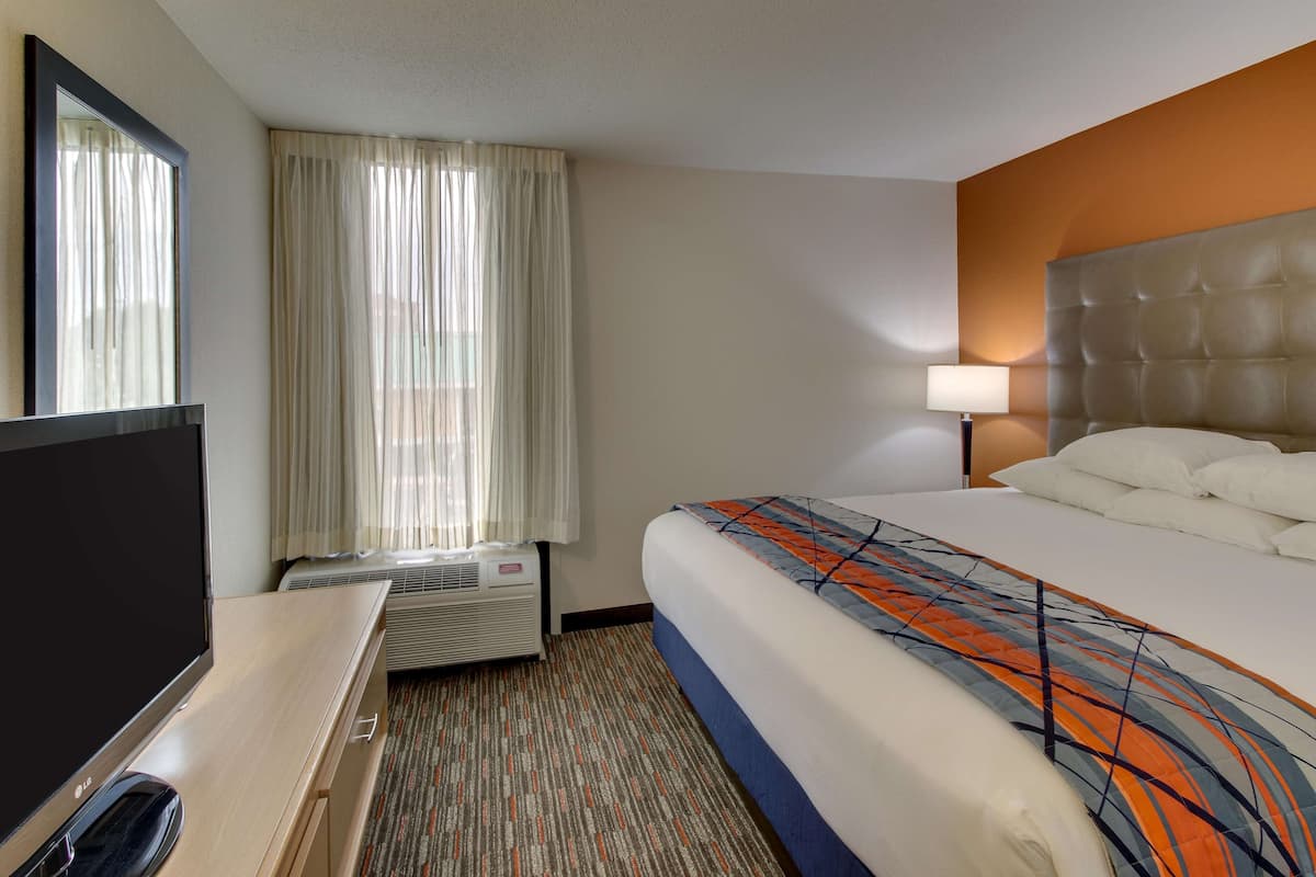 desk, laptop workspace, blackout curtains, free cots/infant beds