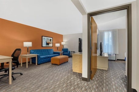 Escrivaninha, espaço de trabalho para notebook, cortinas blackout. Pear Tree Inn Cape Girardeau West