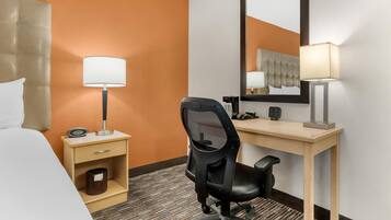 Deluxe Room, 1 King Bed | Desk, laptop workspace, blackout drapes, free cribs/infant beds