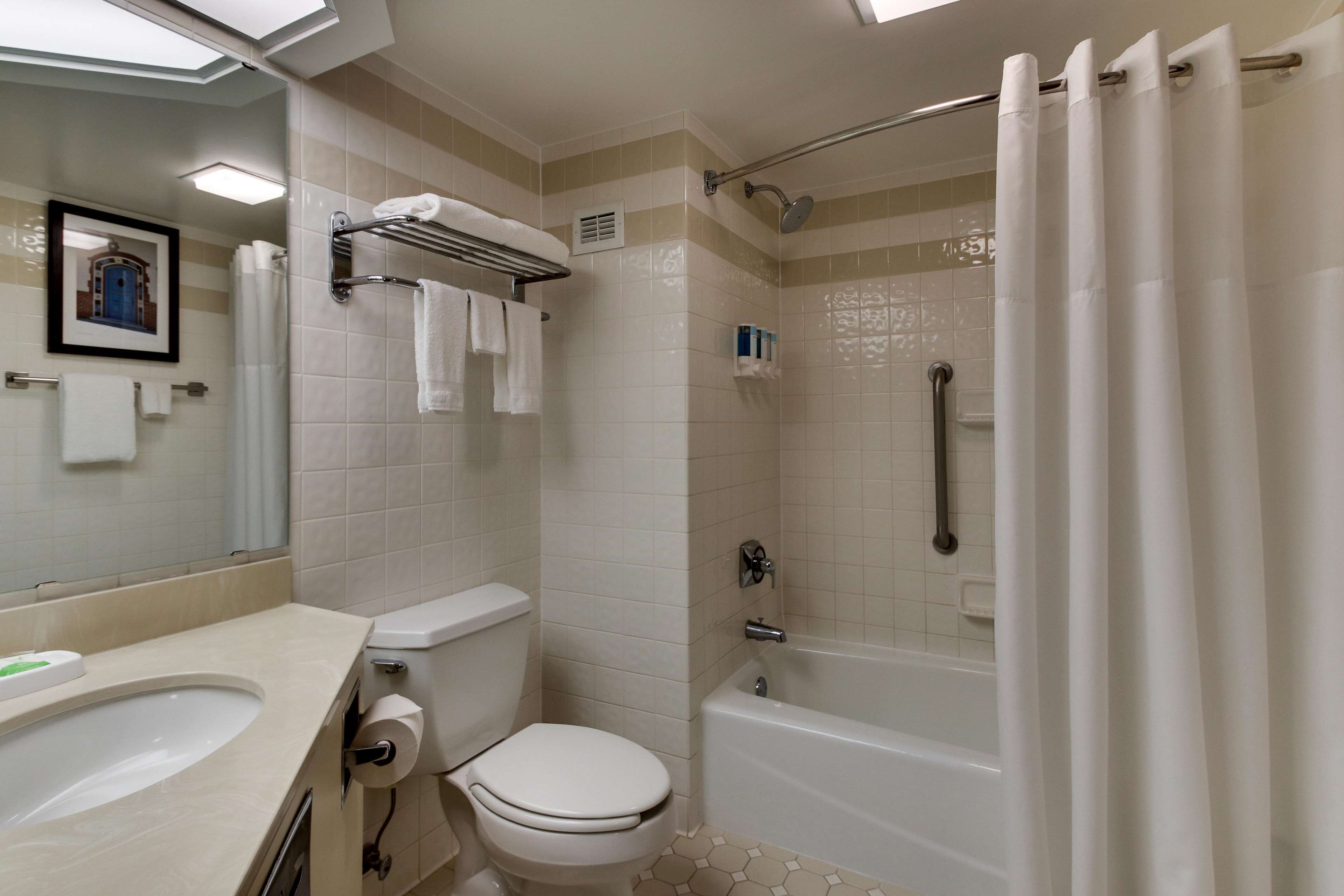 combined shower/bathtub, eco-friendly toiletries, hair dryer, towels