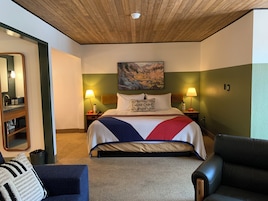 State Suite, 1 King Bed with Sofa Bed | Tilam berlapik, peti besi dalam bilik, meja, ruang kerja komputer riba