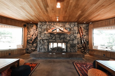 Lobby. Station House Inn - Near Heavenly Gondola