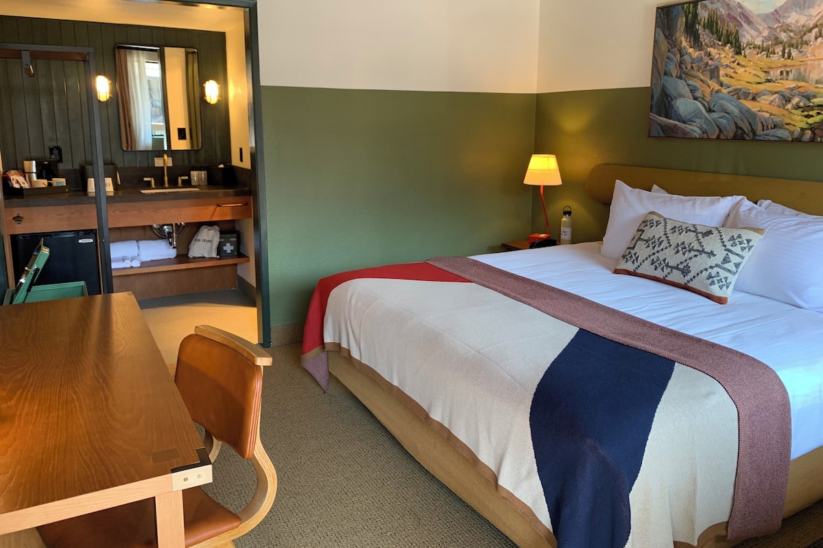 Economy kamer, 1 kingsize bed | 1 slaapkamer, pillowtop-bedden, een kluis op de kamer