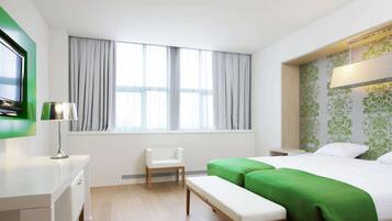 Zimmersafe, Schreibtisch, Verdunkelungsvorhänge, schallisolierte Zimmer