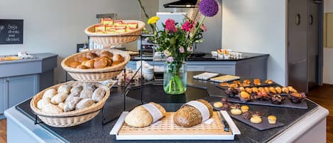 Daily buffet breakfast for a fee