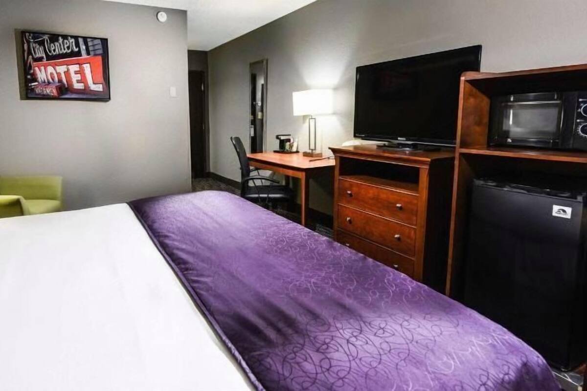 In-room safe, desk, laptop workspace, iron/ironing board