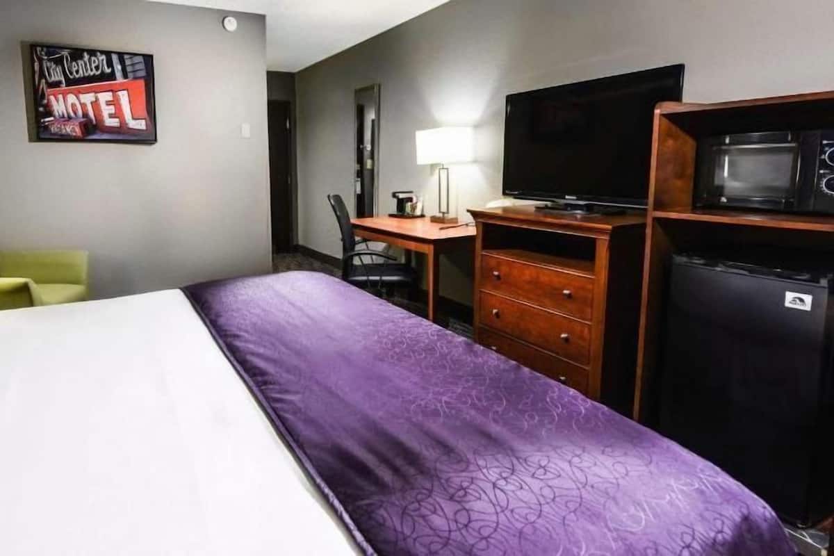 In-room safe, individually decorated, desk, laptop workspace