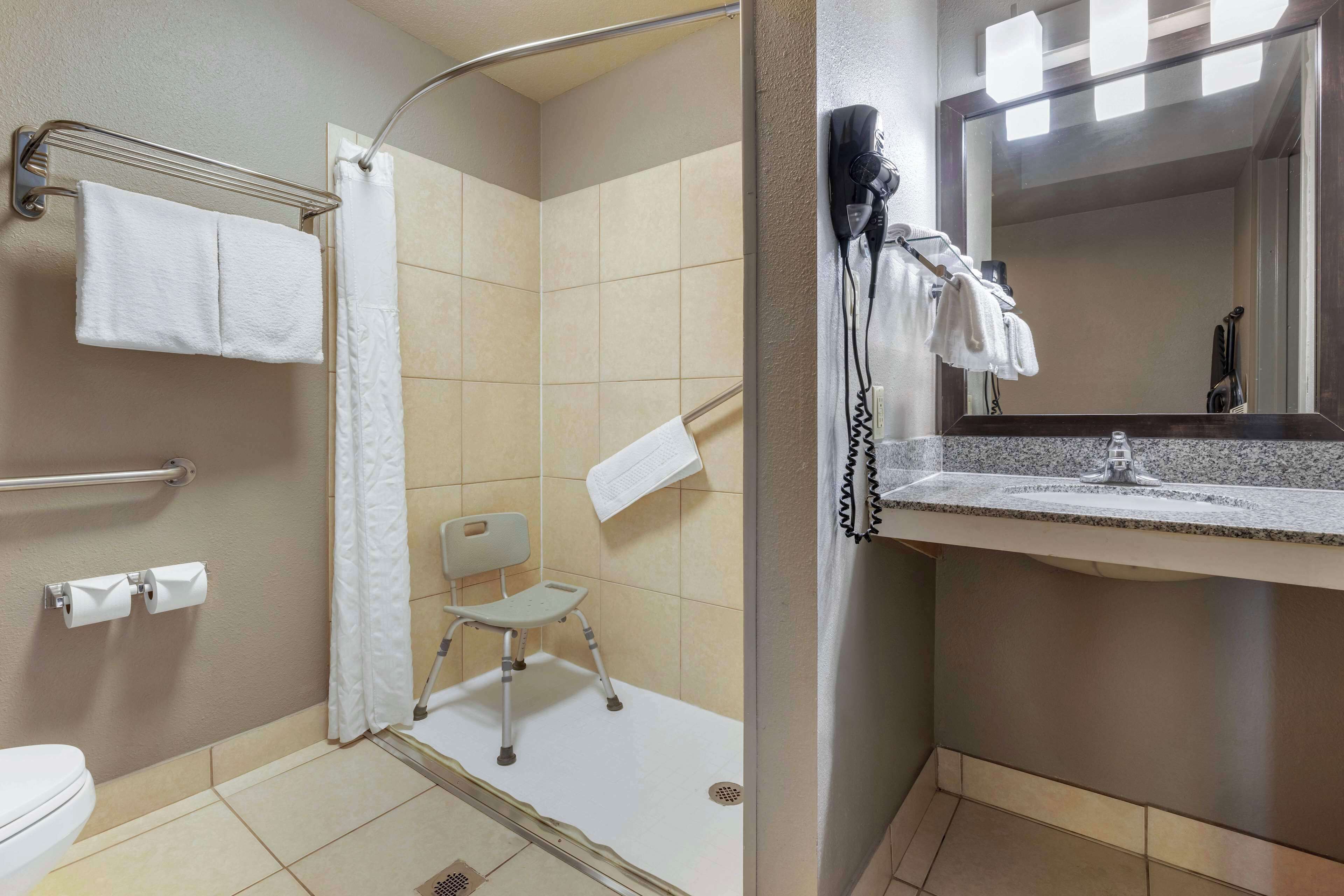combined shower/bathtub, free toiletries, hair dryer, towels