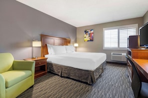 Standard Room, 1 King Bed, Non Smoking, Refrigerator & Microwave | In-room safe, individually decorated, desk, laptop workspace - Best Western McCarran Inn (Las Vegas)