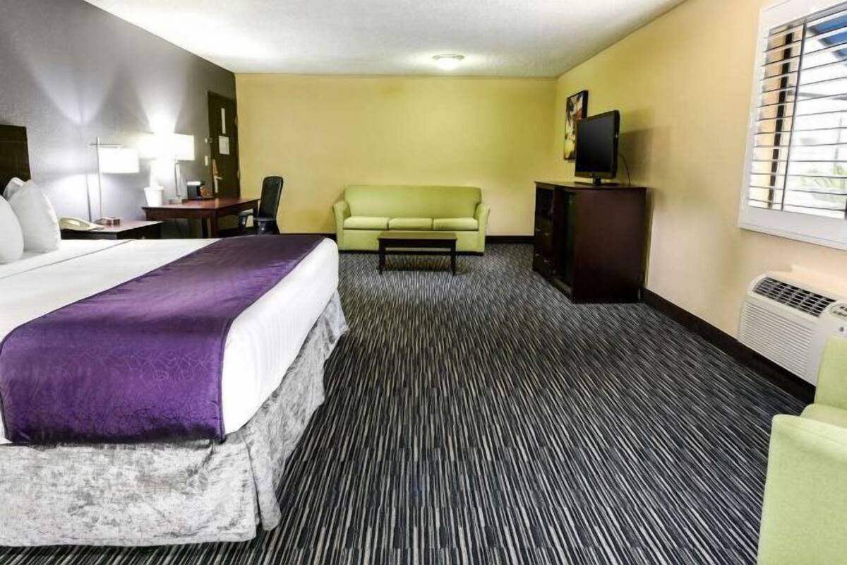 In-room safe, desk, laptop workspace, iron/ironing board