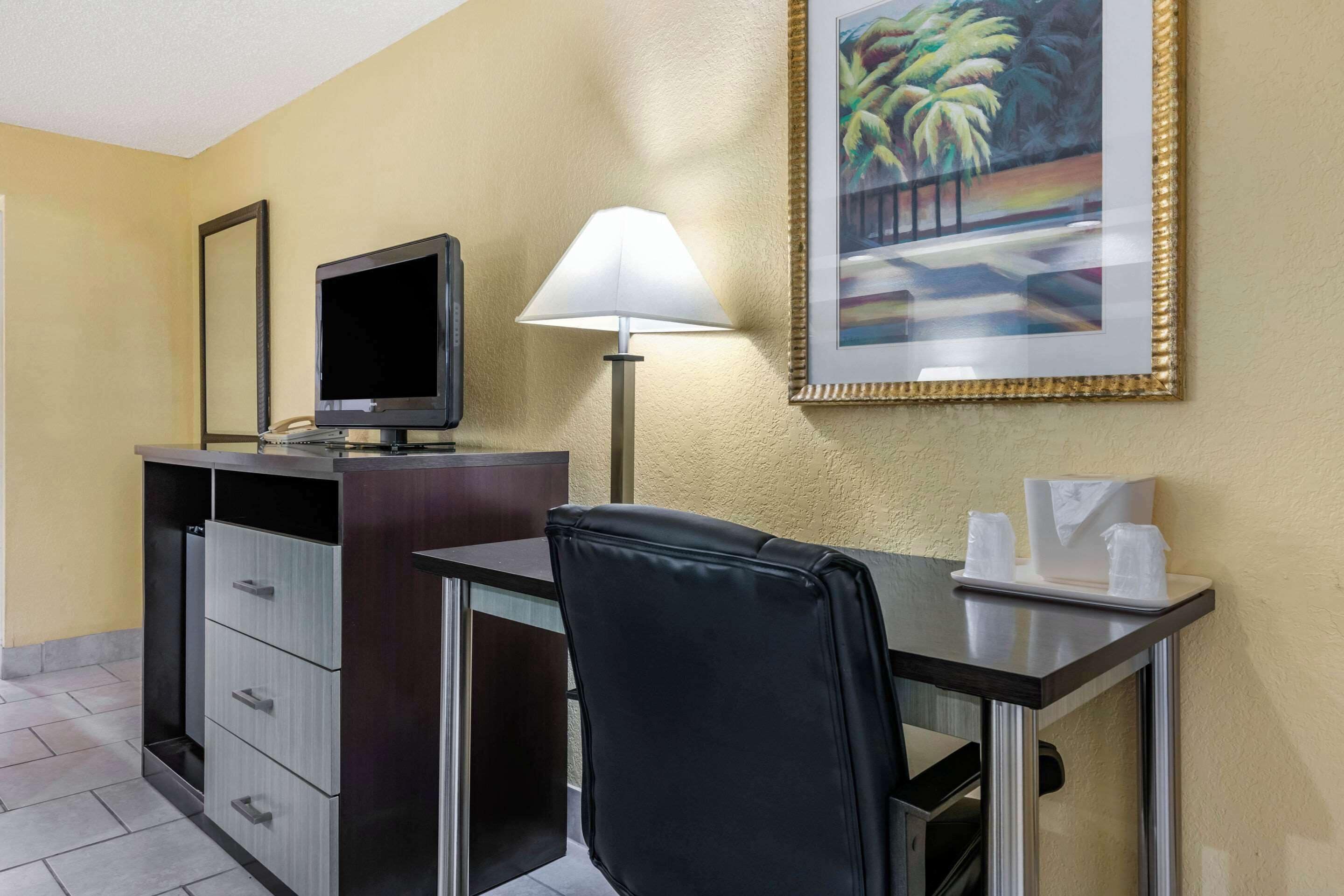 Photo - Clarion Inn Orlando International Drive - ICON Park