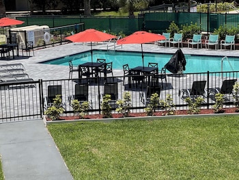 Pool at Clarion Inn Orlando International Drive - ICON Park  