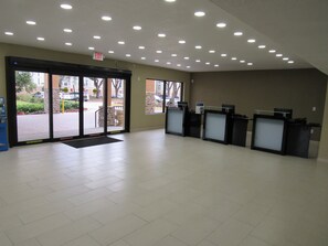 Interior entrance - Clarion Inn Orlando International Drive - ICON Park   (Orlando)