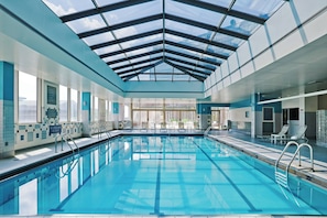 Indoor pool, sun loungers