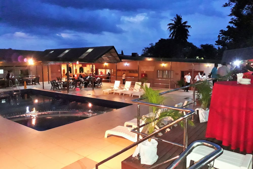 Tanoa Skylodge Hotel