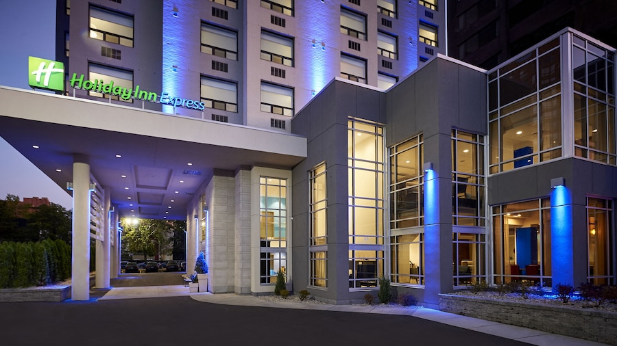 Holiday Inn Express Windsor Waterfront by IHG